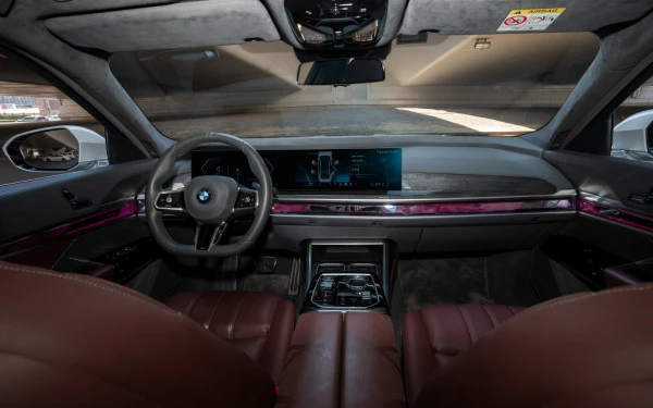  White BMW 760Li Photo 27