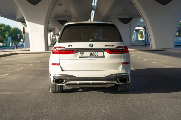  White BMW X7 M50i Photo 2