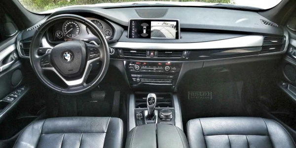  White BMW X5 Photo 2