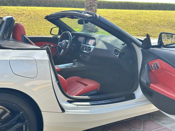  White BMW Z4 Photo 2