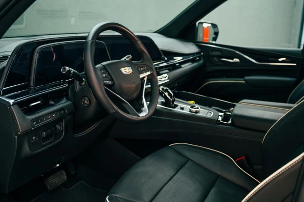  White Cadillac Escalade Photo 4