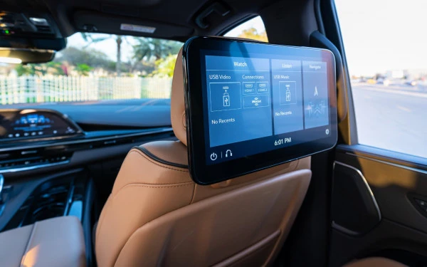  White Cadillac Escalade Photo 7