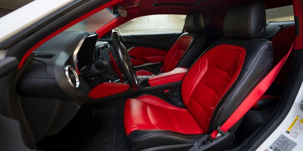  White Chevrolet Camaro Photo 3