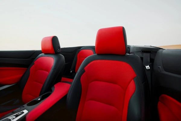  White Chevrolet Camaro V6 Photo 6