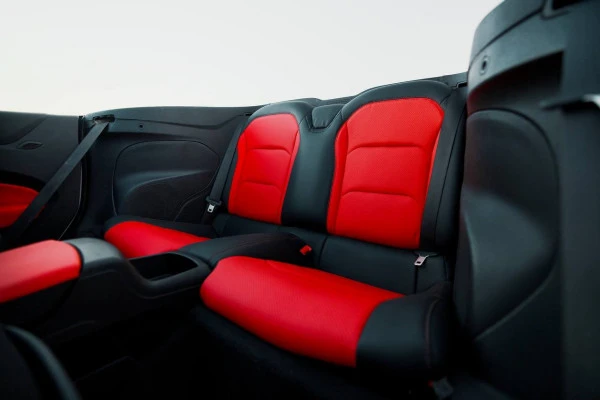  White Chevrolet Camaro V6 Photo 8