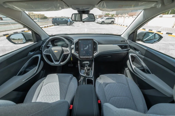  White Chevrolet Captiva Photo 4