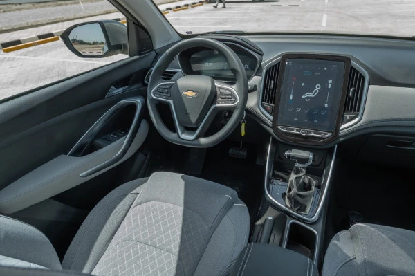  White Chevrolet Captiva Photo 10