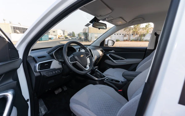  White Chevrolet Captiva Photo 5