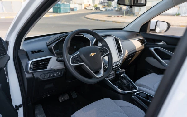  White Chevrolet Captiva Photo 6