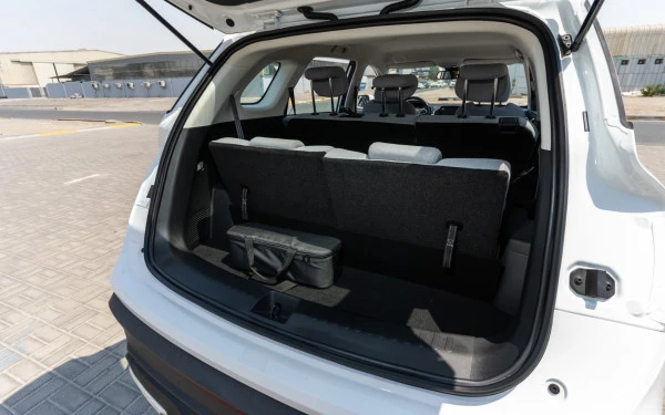  White Chevrolet Captiva Photo 9