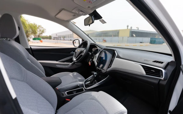  White Chevrolet Captiva Photo 9