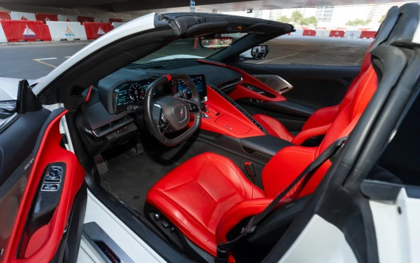  White Chevrolet Corvette Photo 2