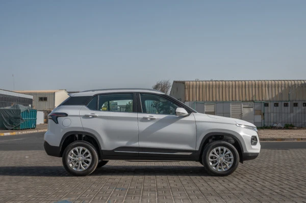  White Chevrolet Groove Photo 2