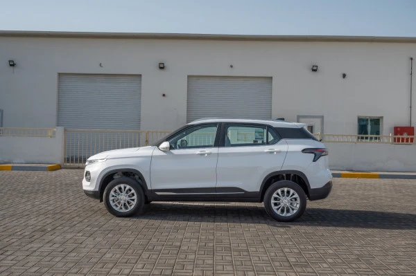  White Chevrolet Groove Photo 3