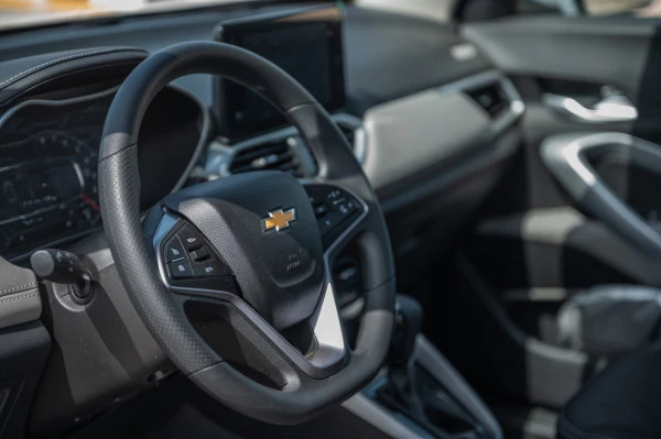  White Chevrolet Groove Photo 5