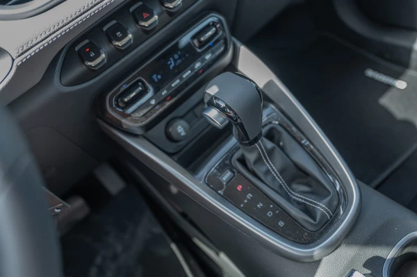  White Chevrolet Groove Photo 9