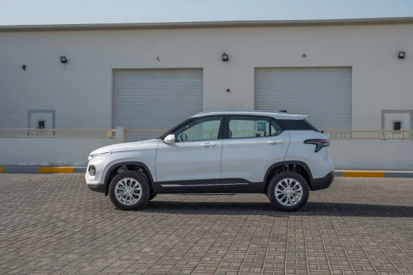  White Chevrolet Groove Photo 2