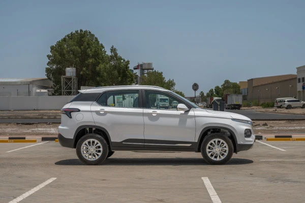  White Chevrolet Groove Photo 4