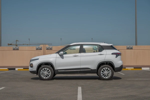  White Chevrolet Groove Photo 2