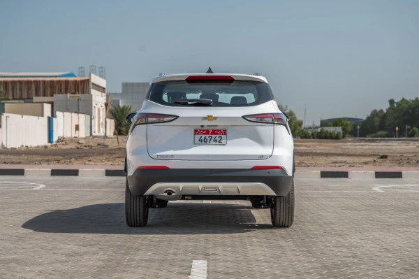  White Chevrolet Groove Photo 3