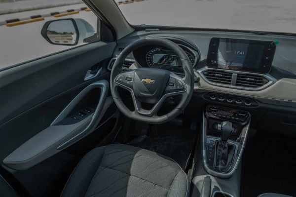  White Chevrolet Groove Photo 7