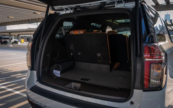  White Chevrolet Tahoe Photo 7