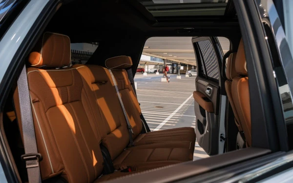  Bianca Chevrolet Tahoe Photo 5