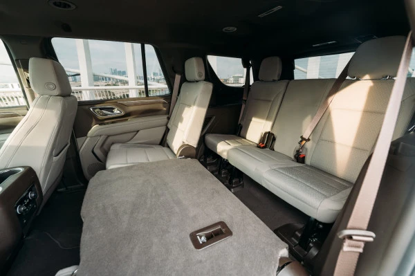  White Chevrolet Tahoe Photo 7