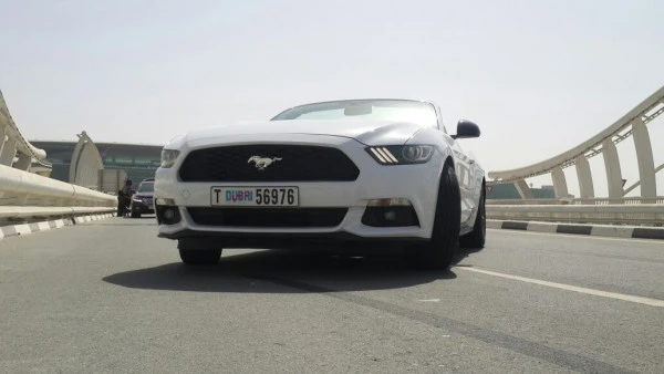  White Ford Mustang Convertible Photo 4