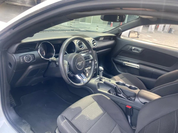  أبيض فورد موستانج كوبيه Photo 3