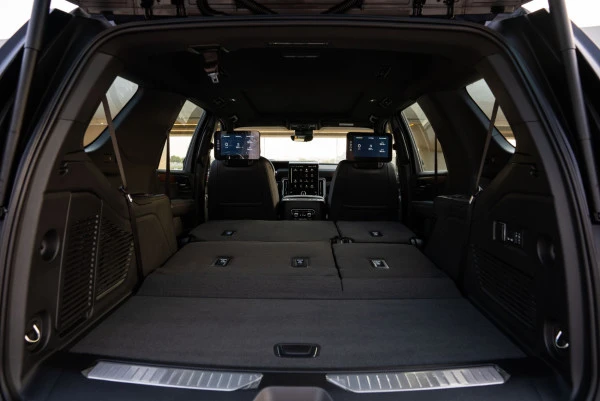  Blanco GMC Yukon Denali Photo 6