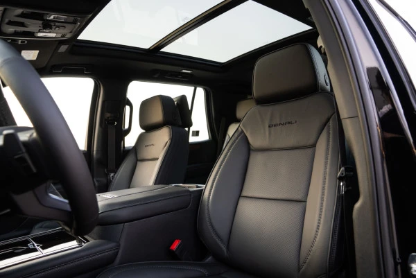  Blanco GMC Yukon Denali Photo 9