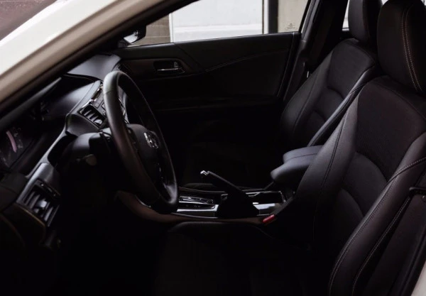  White Honda Accord Sport Photo 4