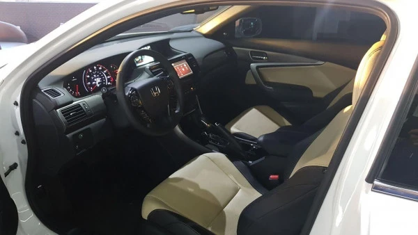  White Honda Accord Photo 2