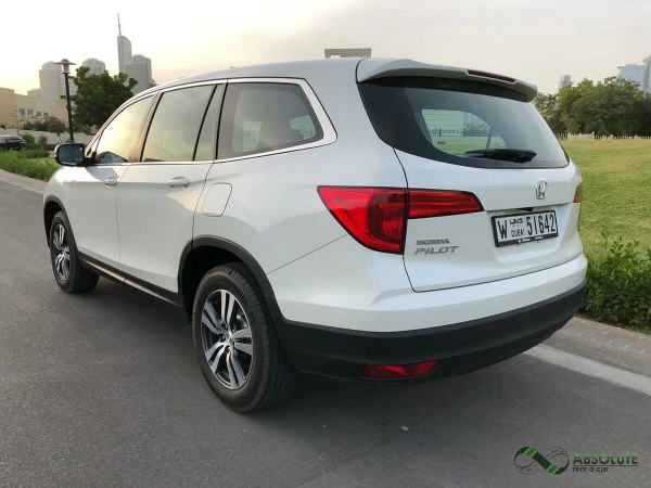  White Honda Pilot Photo 2