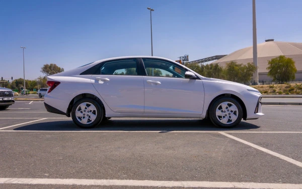  White Hyundai Accent Photo 5