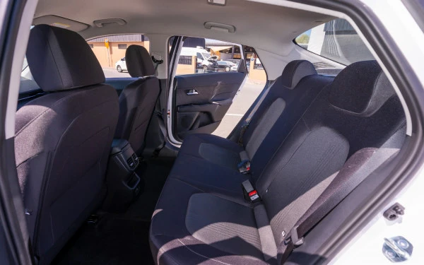  White Hyundai Accent Photo 10