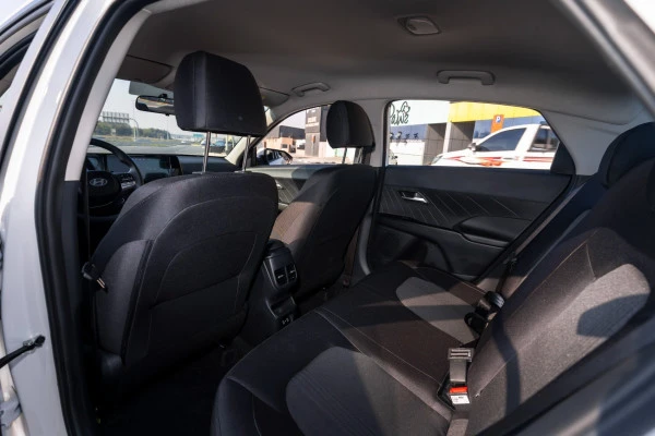  Weiß Hyundai Accent Photo 13