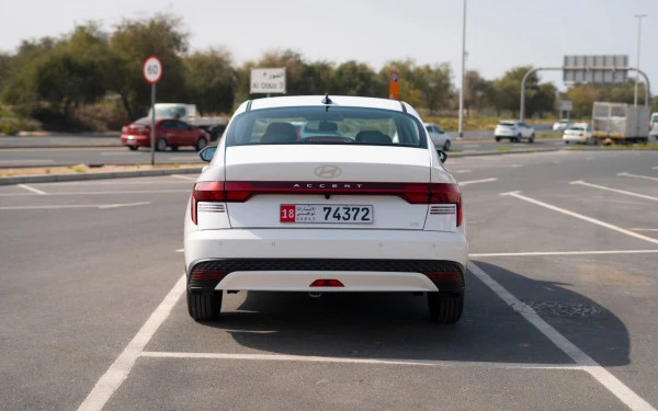  White Hyundai Accent Photo 4