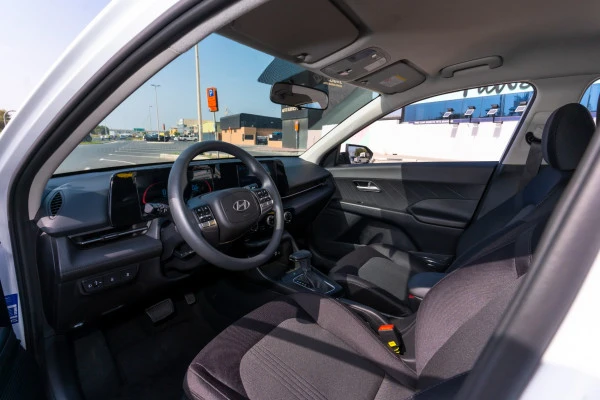  White Hyundai Accent Photo 7