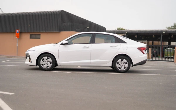  White Hyundai Accent Photo 7