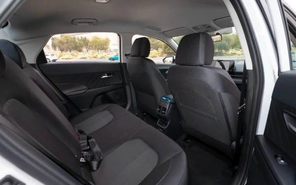  White Hyundai Accent Photo 10