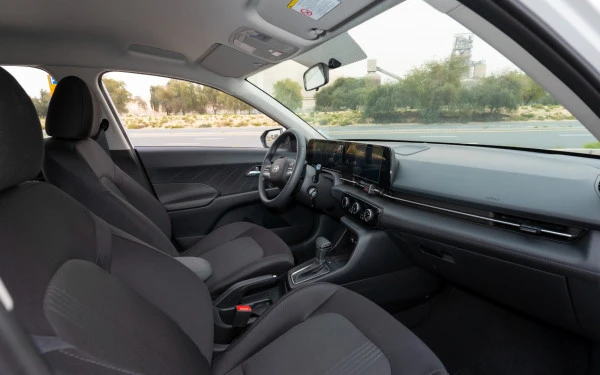  White Hyundai Accent Photo 13