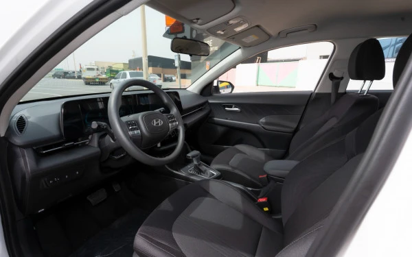  White Hyundai Accent Photo 8