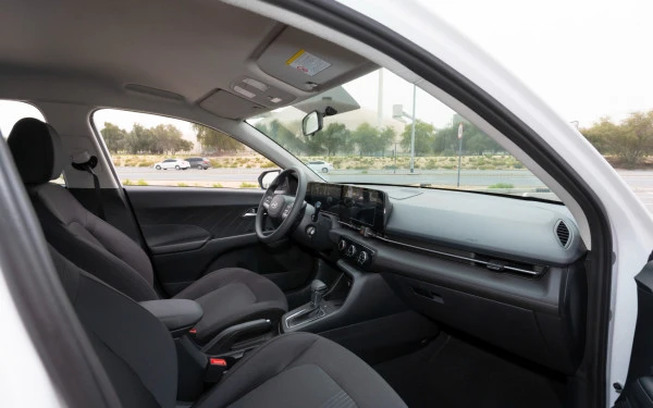  White Hyundai Accent Photo 11