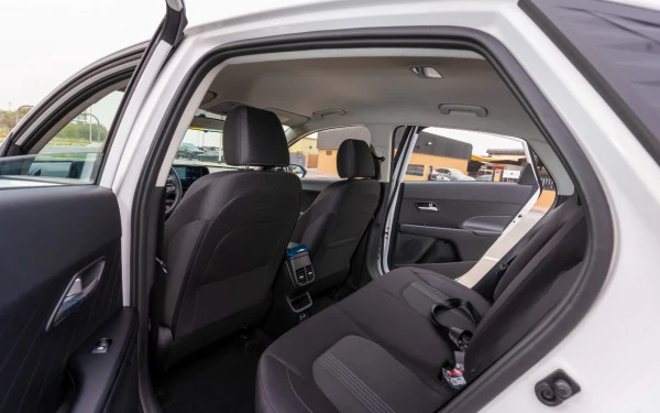  Белый Hyundai Accent Photo 8