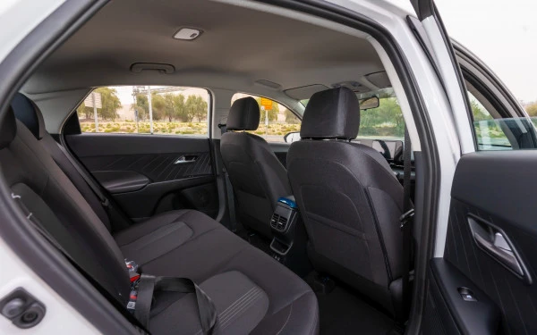  Белый Hyundai Accent Photo 10