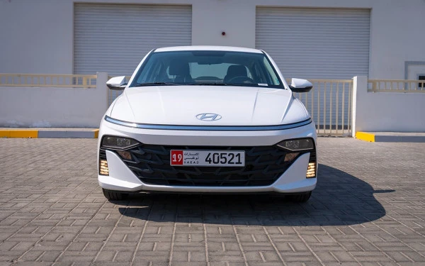  White Hyundai Accent Photo 8