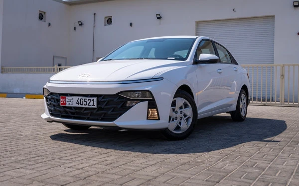  White Hyundai Accent Photo 12