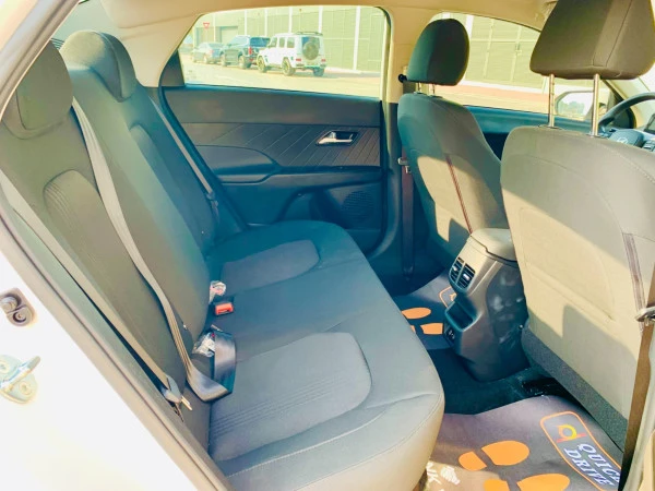  Белый Hyundai Accent Photo 2